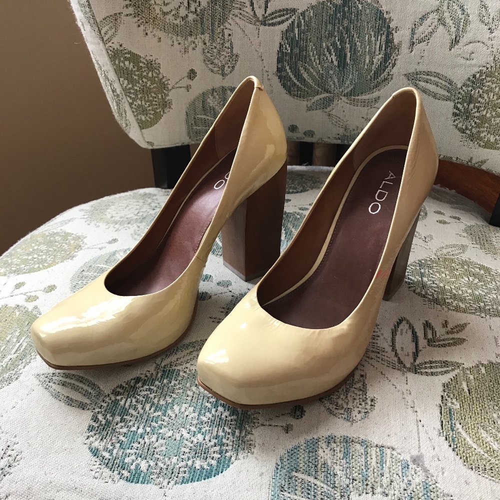 Vintage Aldo Vanilla Cream Patent Heels - Size 39